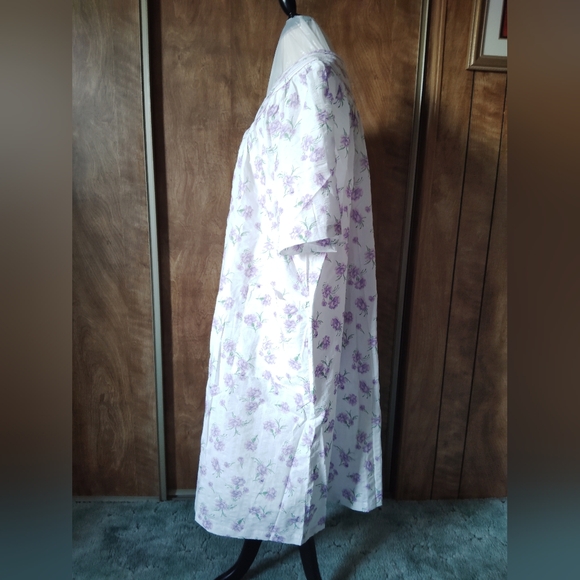 National Women's Lightweight Housecoat Mumu Pockets White Purple Floral Size 3X - Picture 3 of 11